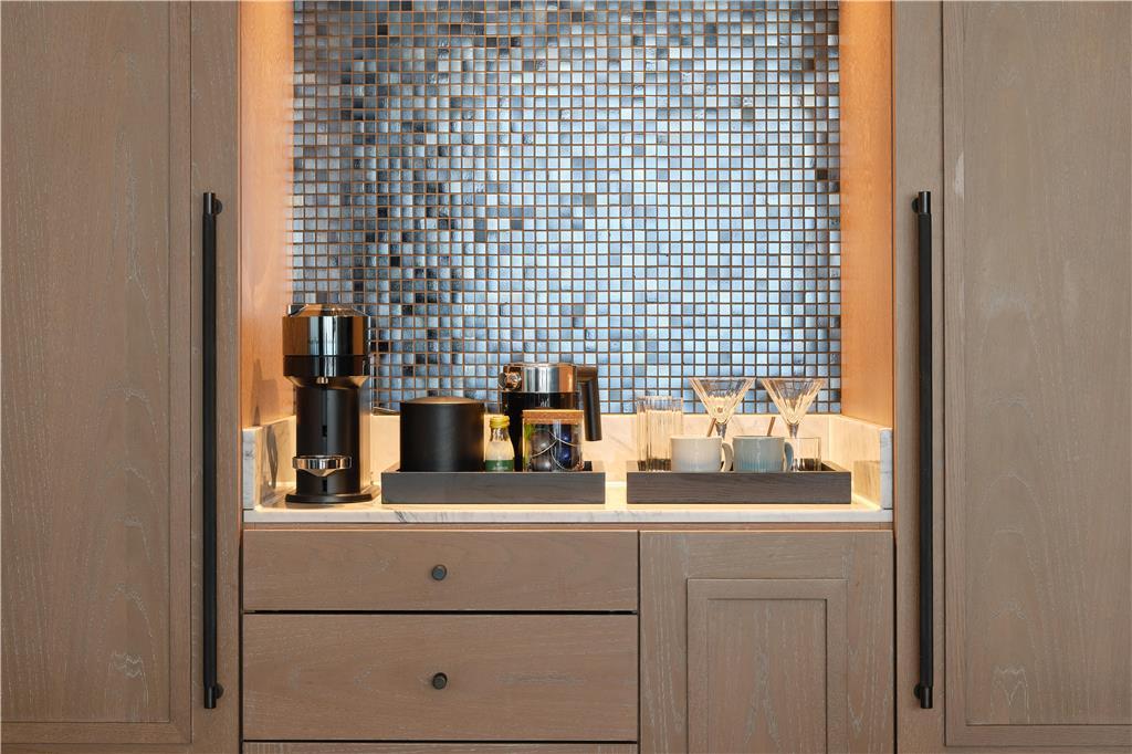 Hotel The Gantry Curio Collection By Hilton 4*